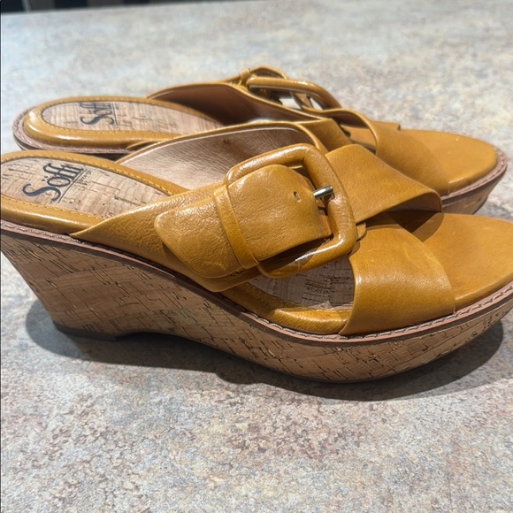 Sofft Mustard Yellow Gold Wedge Sandals  Adjustable Crisscross Straps 8M - Picture 2 of 7